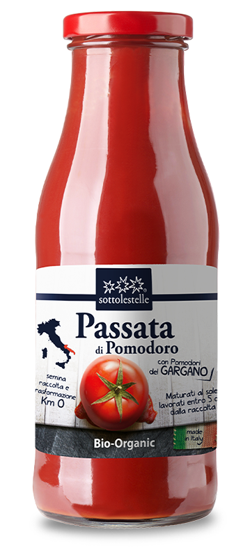 Organic tomato puree 690g